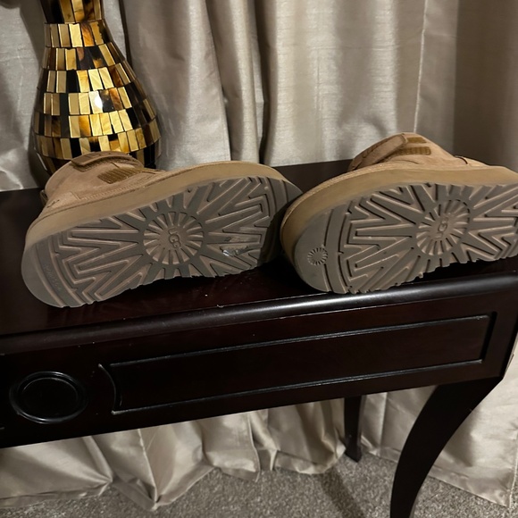 Uggs NEUMELPlatform Boots Tan sz 9 guc in box - Picture 3 of 16